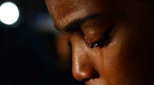 femme crying