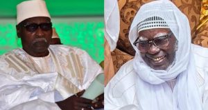 TOUBA – Serigne Babacar Sy Mansour remet 50 millions à Serigne Mountakha en guise d’appui pour la rénovation de la Grande Mosquée