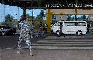 Un premier avion de migrants expulsés des Etats-Unis est arrivé en Sierra Leone