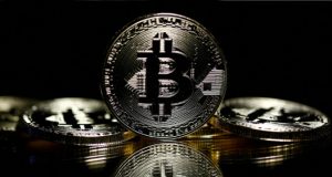 Des hackers utilisent une faille de l’IA pour dérober 130 millions de dollars en bitcoins