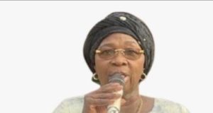 Prenant la défense de Mimi Touré : « Défendons l’honneur des femmes d’État, l’honnêteté ne mérite pas l’acharnement »(Socé Diop Dione)