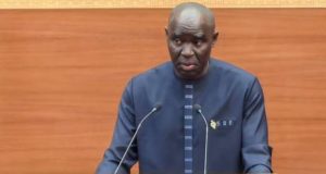 « Si nous continuons, nous serons dans l’illégalité » : Tafsir Thioye réclame l’ajournement des débats et dénonce une procédure irrégulière de l’Assemblée nationale