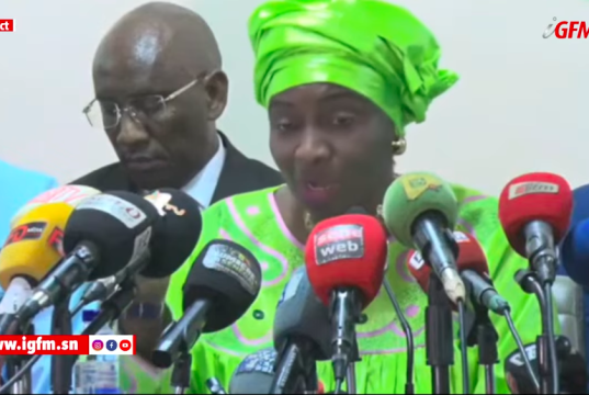 Aminata Touré (Kiiraay) monte au créneau et chiffre à 2 505 milliards de FCFA le risque de blocage de la LFR 2026